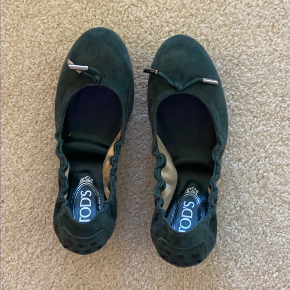 TOD’S dark green ballet flats